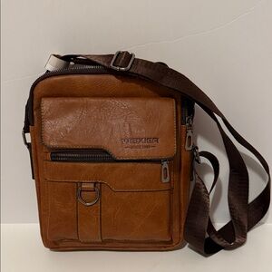 NWOT WEIXIER unisex 100% leather Crossbody bag w/pockets, adjustable nylon strap